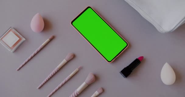 Płaskie Układanie Zestaw Makijażu Nowoczesny Zielony Ekran Chroma Klucz Smartfon — Wideo stockowe