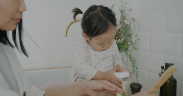 Slow Motion Joyful Woman Cooking Food Looking Adorable Baby Kitchen — Stock Video