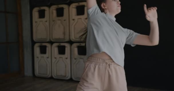 Portret Utalentowanej Tancerki Poruszającej Się Próbę Muzyki Studio Zawód Koncepcja — Wideo stockowe