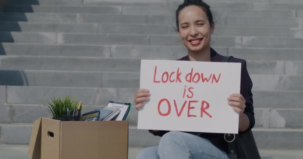 Portrait Happy Businesswoman Holding Lockdown Banner Sitting Stairs Outdoors Box — Stock Video