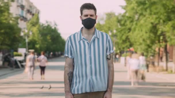 Délai Plusieurs Personnes Portant Des Masques Médicaux Protection Debout Centre — Video