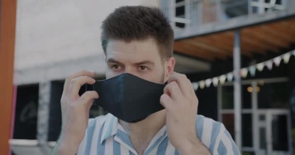 Porträt Eines Jungen Mannes Aus Dem Kaukasus Der Sich Während — Stockvideo
