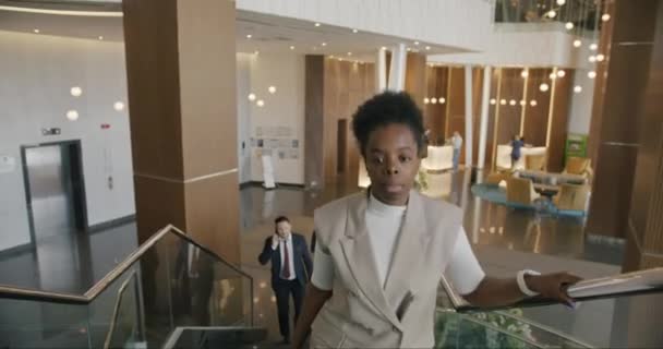 Portrait Cheerful Young African American Businesswoman Walking Upstairs Hotel Smiling — Stock Video