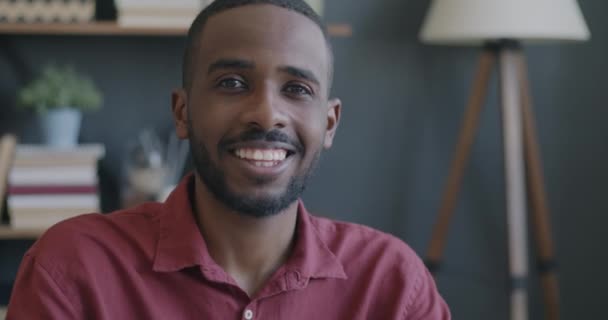 Slow Motion Portrait Good Looking African American Person Smiling Expressing — Video