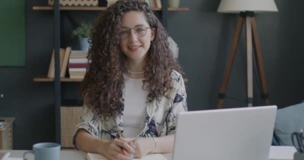 Slow Motion Portrait Beautiful Young Businesswoman Sitting Desk Office Smiling — Videoclip de stoc