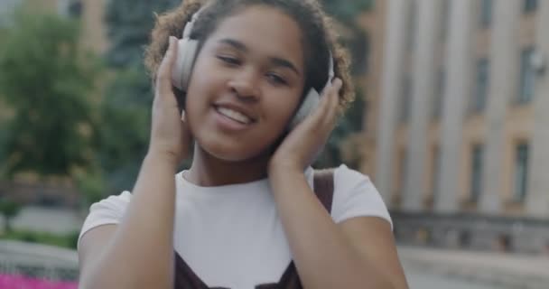 Slow Motion African American Woman Wearing Headphones Listening Music Dancing — Stock Video