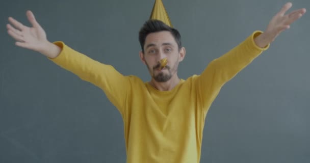 Portrait Joyful Guy Wearing Party Hat Dancing Blowing Whistle Looking — Stock Video