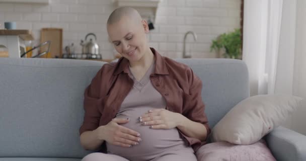 Αργή Κίνηση Αγάπης Μητέρα Έγκυος Γυναίκα Συγκινητικό Κοιλιά Εκφράζοντας Την — Αρχείο Βίντεο