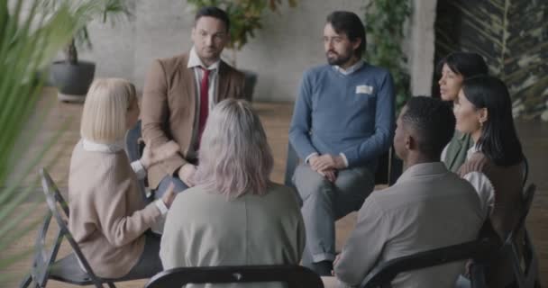 Multiracial Group People Hugging Clapping Hands Enjoying Therapy Session Recovery — Vídeo de Stock