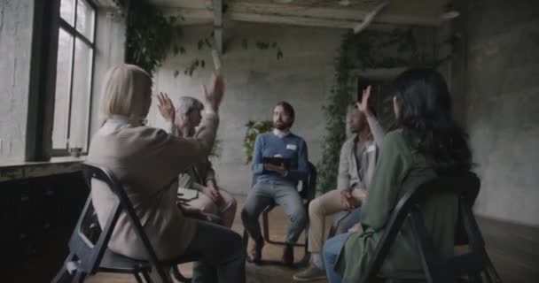 Zoom Psychotherapist Interacting Group Men Women Sitting Circle Talking Office — Stock Video