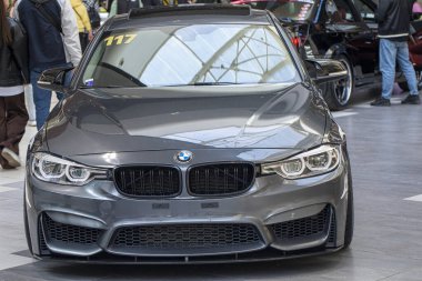 Kyiv Araba Festivali Lituta Sürüm 11 Mayıs 2025 - BMW RST Retro ve yeni araba sergisinde sergileniyor