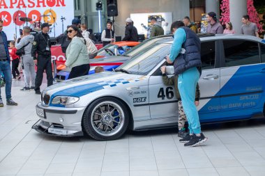 Kyiv Araba Festivali Lituta Sürüm 11 Mayıs 2025 - BMW Retro ve yeni araba sergisinde sergileniyor
