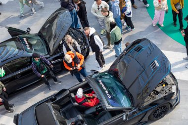 Kyiv Araba Festivali Lituta Sürüm 11 Mayıs 2025 Retro ve yeni araba sergisi