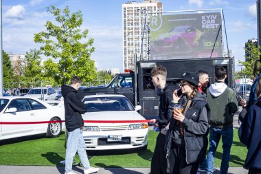 Kyiv Araba Festivali Lituta Sürüm 11 Mayıs 2025 Retro ve yeni araba sergisi