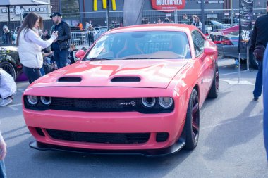 Kyiv Araba Festivali Lituta Sürüm 11 Mayıs 2025 - Mustang SRT Retro ve yeni araba sergisinde sergileniyor