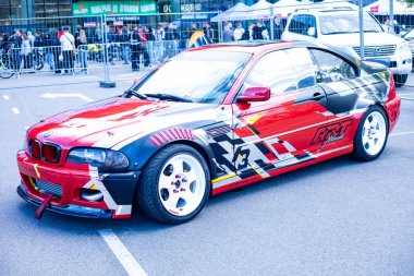 Kyiv Araba Festivali Lituta Sürüm 11 Mayıs 2025 - BMW RST Retro ve yeni araba sergisinde sergileniyor
