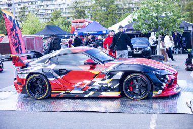Kyiv Araba Festivali Lituta Sürüm 11 Mayıs 2025 - BMW RST Retro ve yeni araba sergisinde sergileniyor