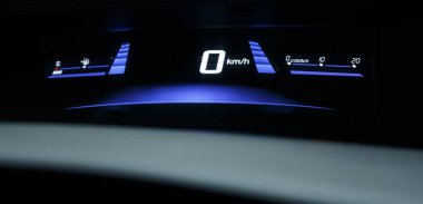 Moder bir arabanın hız göstergesi.