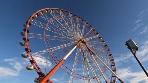 Two Jet Planes Fly High Ferris Wheel Picturesque Blue Sky — Stock Video