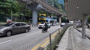 KUALA LUMPUR / MALAYSIA, 22 Haziran 2024: KL Hop-On Hop-Off Gezi Otobüsü. Seçici odak