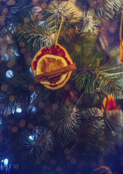 Отделение Ели Экологически Чистым Органическим Декором Праздничными Огнями Рождественском Фоне — стоковое фото