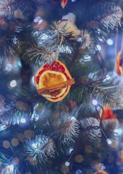 Отделение Ели Экологически Чистым Органическим Декором Праздничными Огнями Рождественском Фоне — стоковое фото