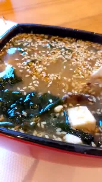豆腐と海苔のわかめのみそ汁 日本料理 — ストック動画