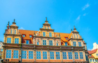 Polonya 'nın eski tarihi kenti Gdansk' taki (Danzig) güzel tipik renkli evler cephesi