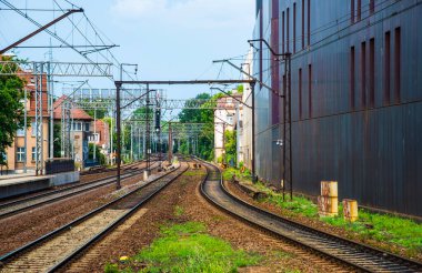 Gdynia, Polonya 'daki tren istasyonu ve raylar