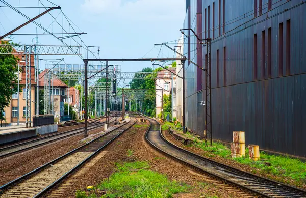 Gdynia, Polonya 'daki tren istasyonu ve raylar