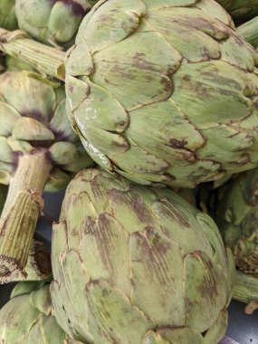 Enginar bir piyasa ahır üzerinde