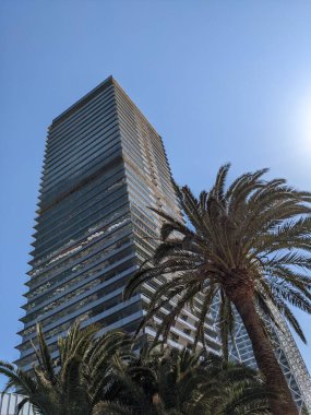 Şehrin modern binası