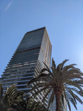 Şehrin modern binası