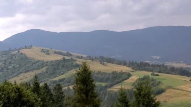 Dağların üzerinden gün batımı