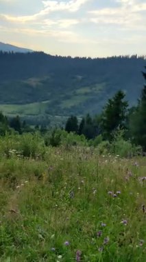 Dağların üzerinden gün batımı