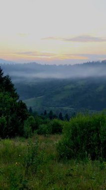 Dağların üzerinden gün batımı