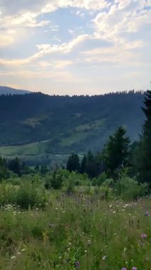 Dağların üzerinden gün batımı