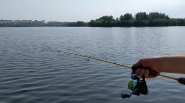 Gölde balık tutmak