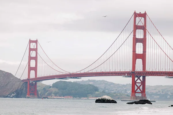 Kända Golden Gate Bridge Molnig Dag Utsikt Från Baker Beach — Stockfoto
