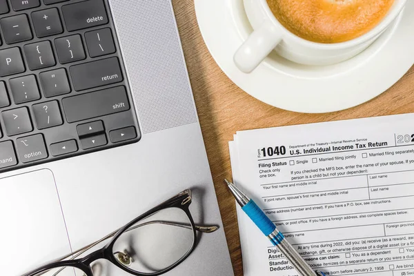 Laptop Coffee Pen Individual Tax Form Desk Tax Season Flat — 스톡 사진