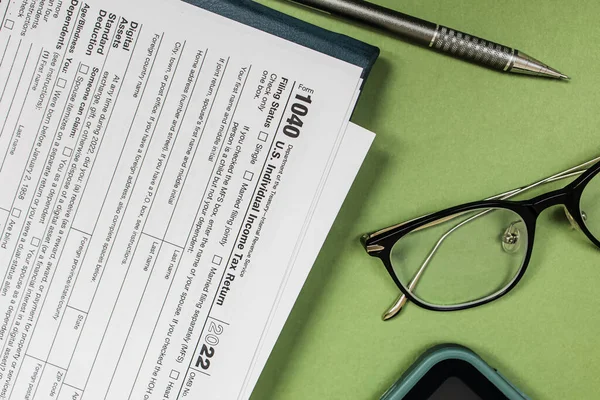 Tax Season Flat Lay Green Background Individual Tax Form Pencil — 스톡 사진