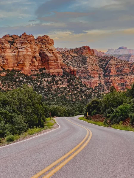Scenic Wavy Road Cars Throught Mountains Zion National Park Utah — Stock Photo, Image