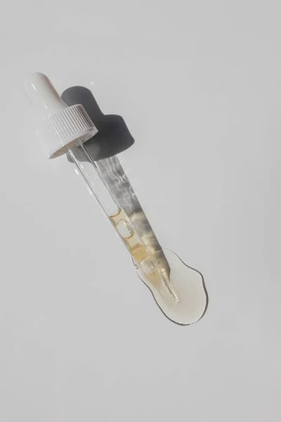 Πιπέττα Ορό Λάδι Βιταμίνη Ουσία Που Απομονώνονται Λευκό Φόντο Φυσικό — Φωτογραφία Αρχείου
