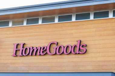 Dublin, Kaliforniya, ABD - 7 Haziran 2024: Ev Ürünleri perakende satış mağazası dışı ve imza.