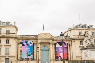 Paris, Fransa 16 Mayıs 2024: 2024 Yaz Olimpiyatları hazırlıkları için Eyfel Kulesi 'nin inşaatı