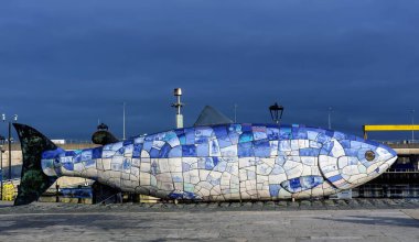 Belfast, Kuzey İrlanda 25 Kasım 2023 - Titanik Belfast Müzesi Tarih Teknesi Mimarisi