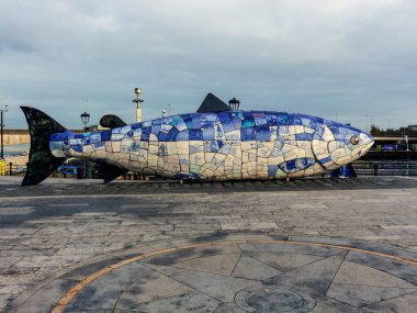 Belfast, Kuzey İrlanda 25 Kasım 2023 - Titanik Belfast Müzesi Tarih Teknesi Mimarisi