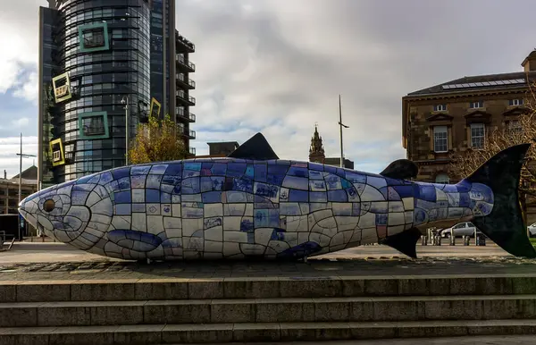 Belfast, Kuzey İrlanda 25 Kasım 2023 - Titanik Belfast Müzesi Tarih Teknesi Mimarisi