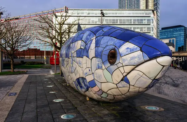 Belfast, Kuzey İrlanda 25 Kasım 2023 - Titanik Belfast Müzesi Tarih Teknesi Mimarisi