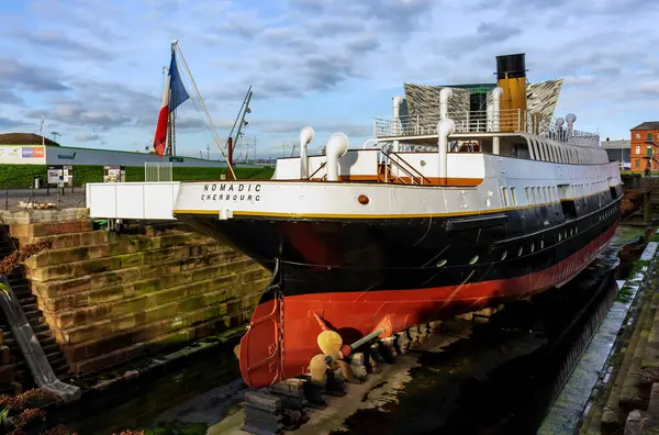 Belfast, Kuzey İrlanda 25 Kasım 2023 - Titanik Belfast Müzesi Tarih Teknesi Mimarisi